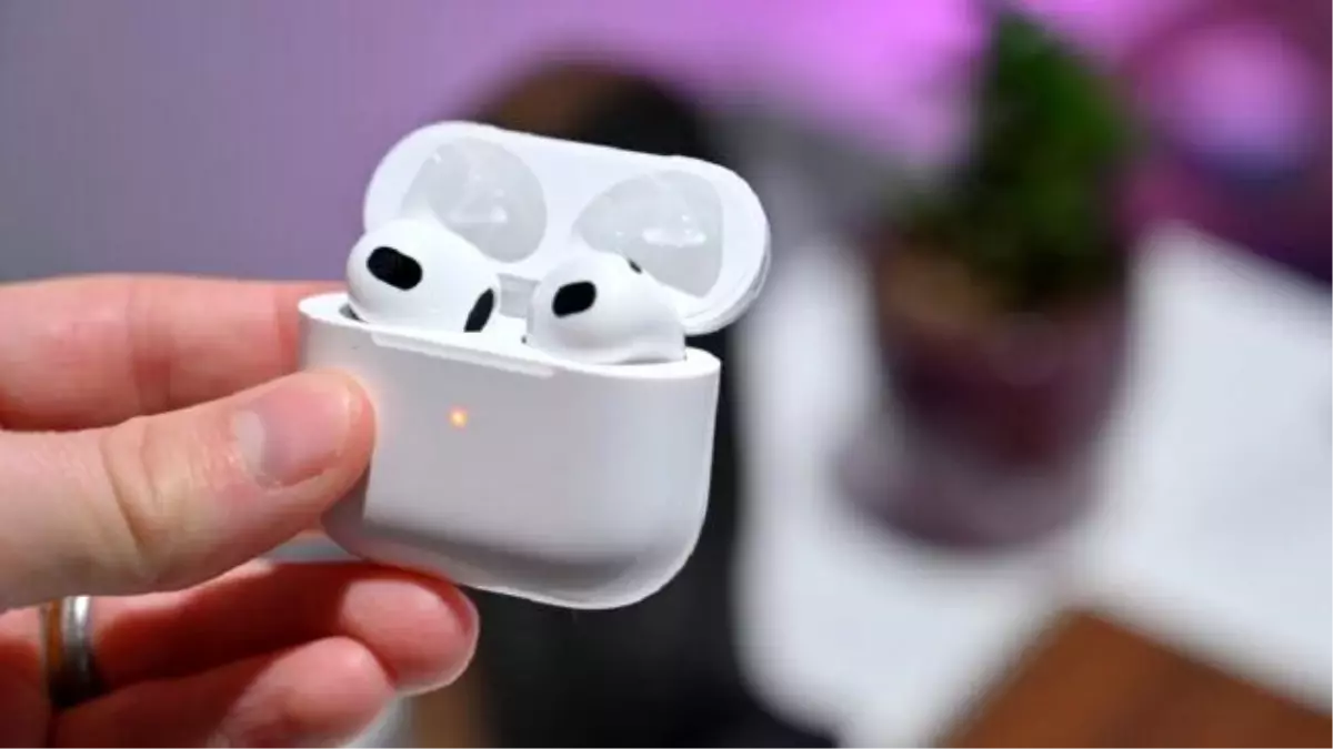 Apple\'ın Ekranlı AirPods Patentine İlgi Artıyor