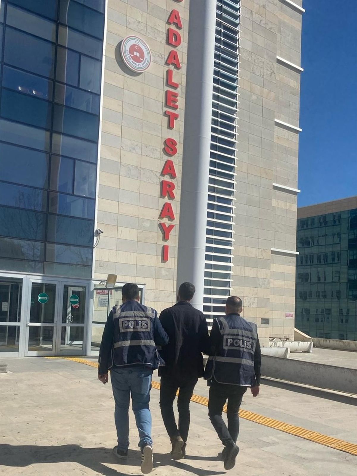Elazığ\'da düzenlenen operasyonda 24 hükümlü ve 26 kişi yakalandı