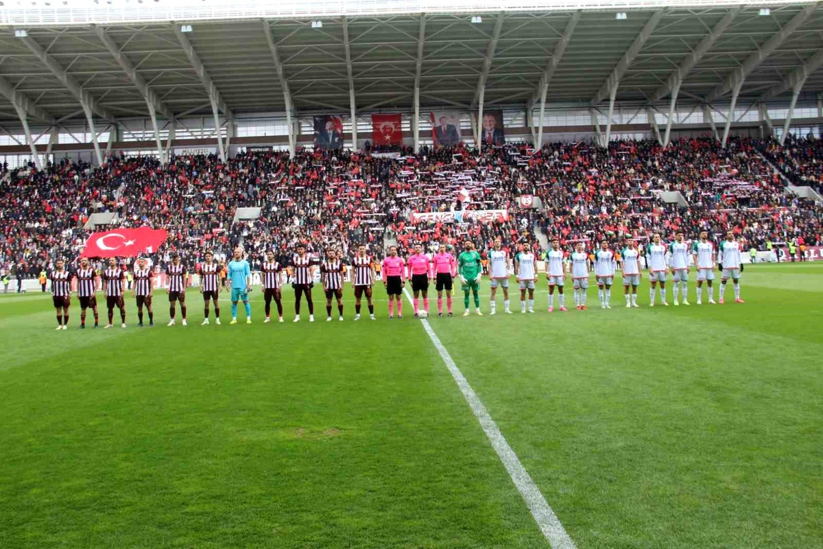 Elazığspor\'a Saha Olayları ve Merdiven Boşluklarından Para Cezası