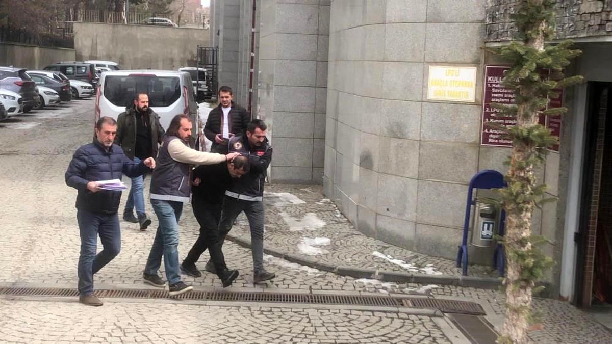 Erzurum\'da eşi ve kızını öldüren coğrafya öğretmeni tutuklandı