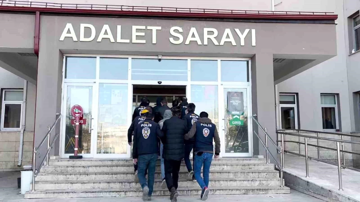Sivas\'ta Forex Dolandırıcıları Tutuklandı