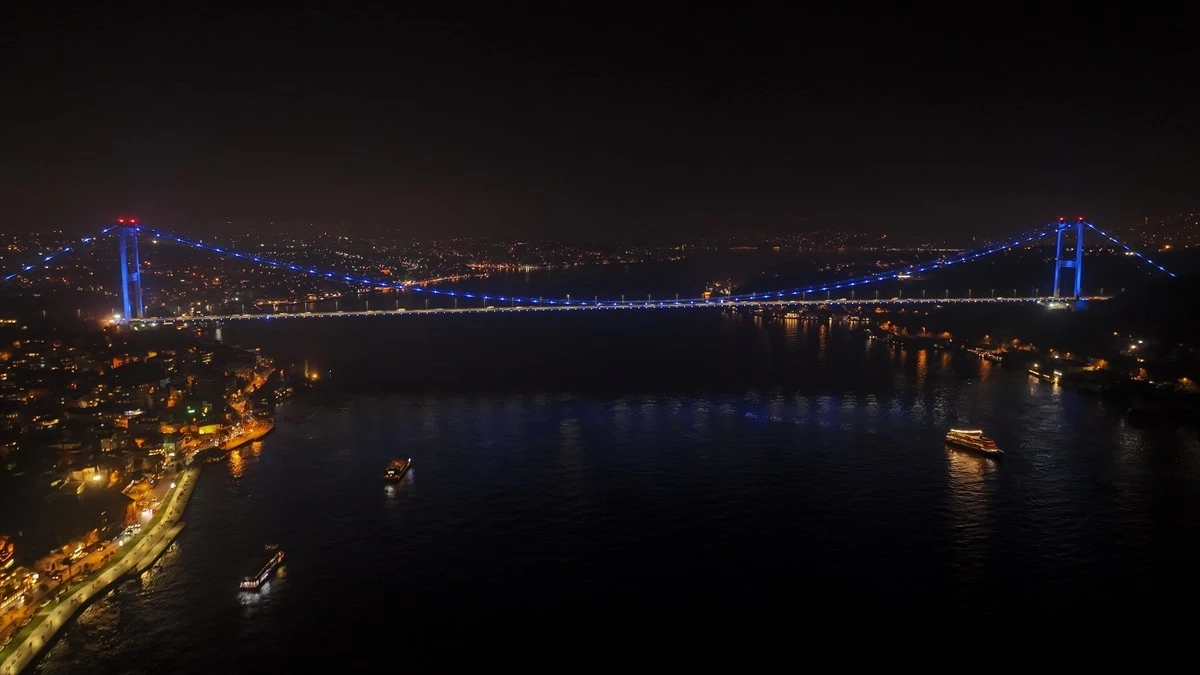 FSM Köprüsü Kolon Kanseri Farkındalığı İçin Mavi Işıkla Aydınlatıldı