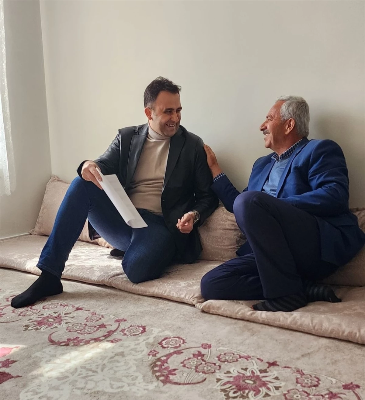 Hasankeyf Kaymakamı Mehmet Ali İmrak, yaşlı vatandaşlarla bir araya geldi