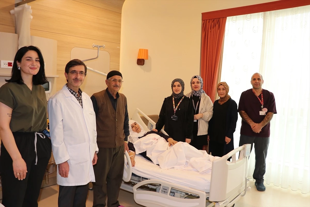 Erzurum\'da İftarda Boğazına Kaçan Kemik, Ameliyatla Çıkarıldı
