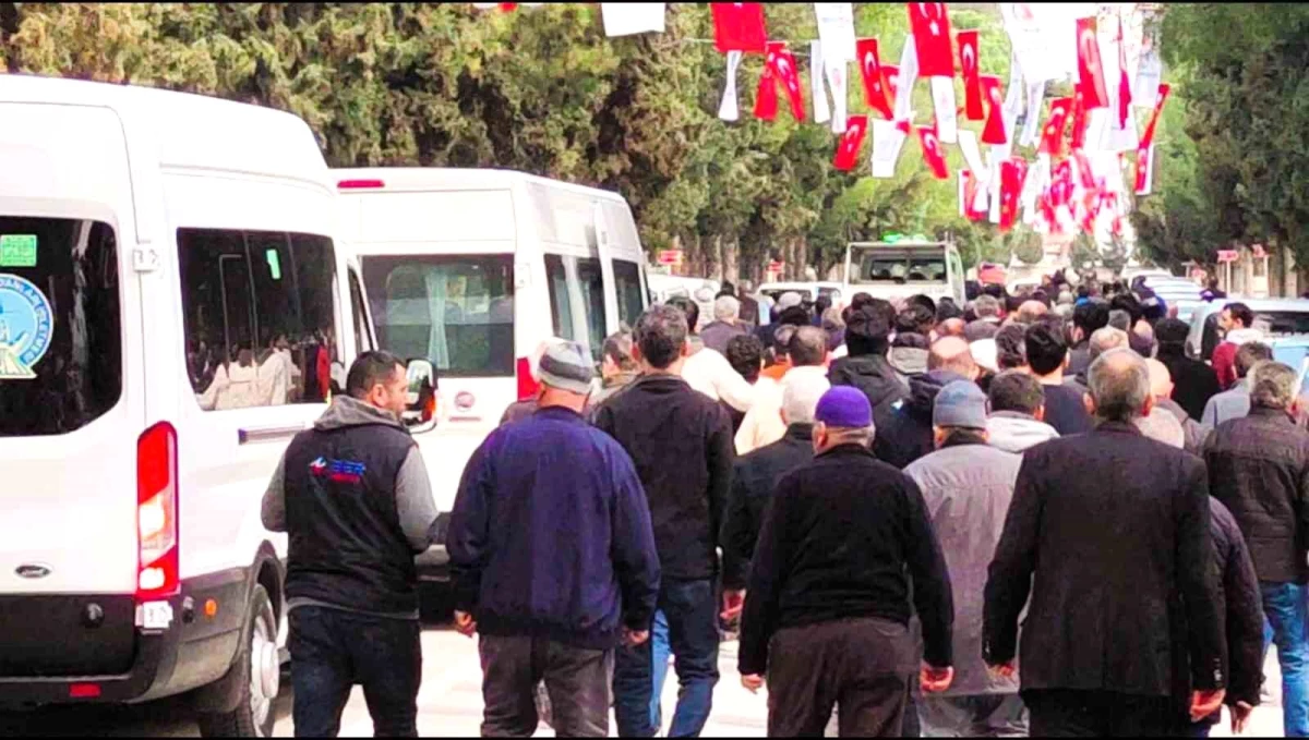 Nazilli\'de eski erkek arkadaşı tarafından öldürülen genç kız son yolculuğuna uğurlandı