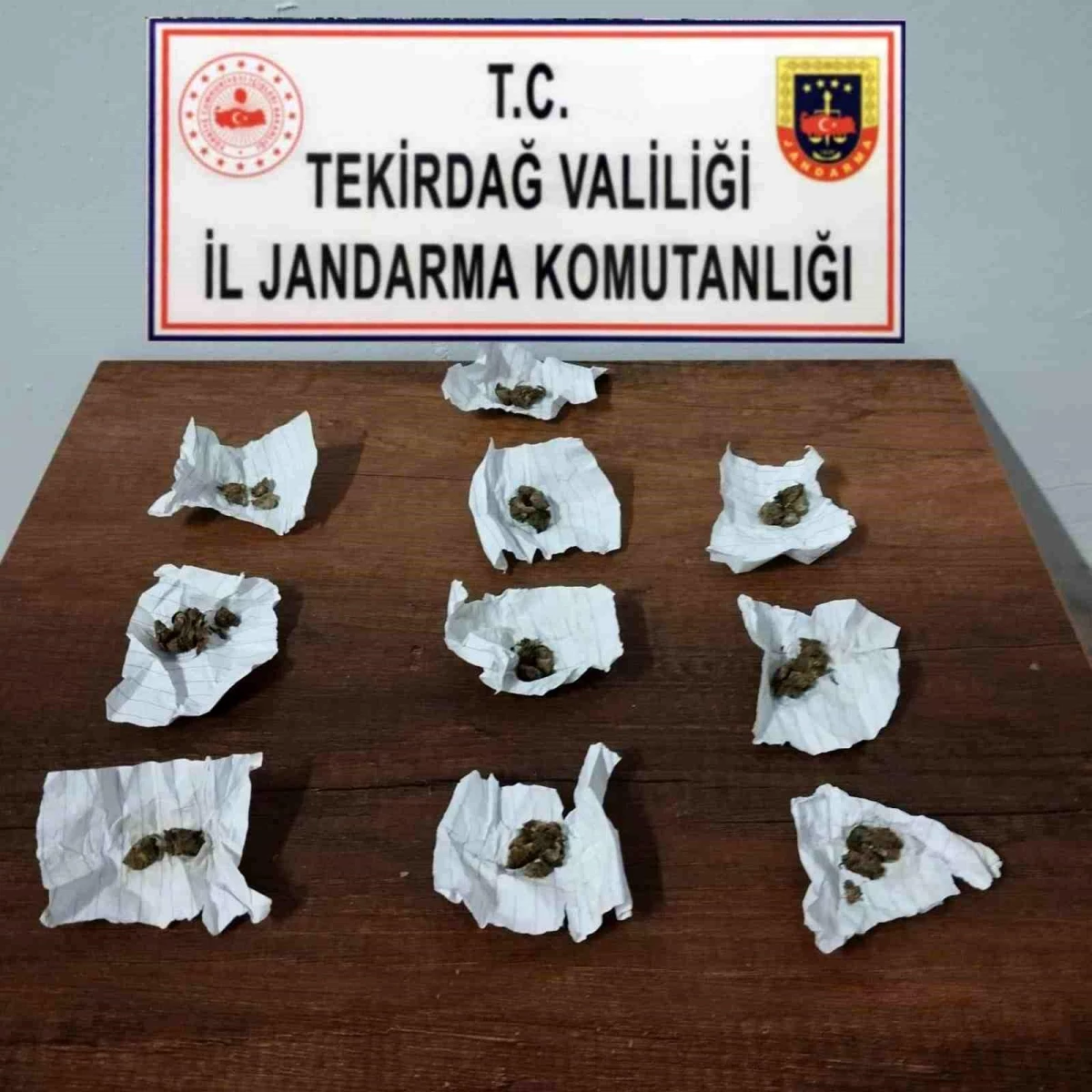 Tekirdağ\'da Jandarma Operasyonunda 10 Şüpheli Uyuşturucudan Yakalandı