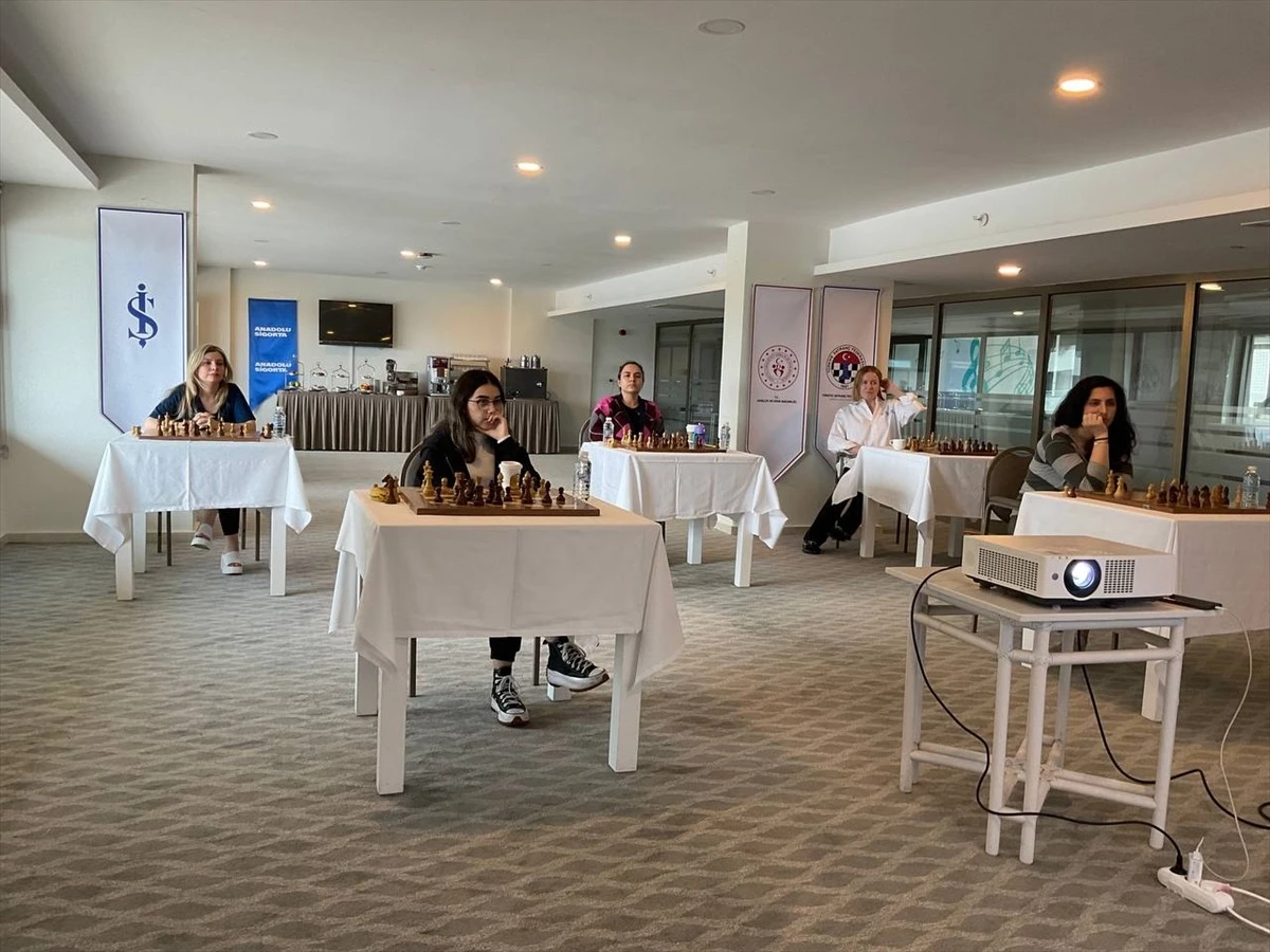 Kadın Milli Satranç Takımı Macaristan\'da düzenlenecek Dünya Satranç Olimpiyatı için Antalya\'da kampa başladı