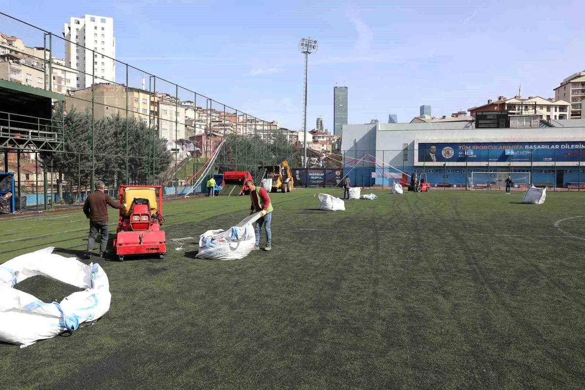 Kağıthane Belediyesi Spor Sahalarını Yeniliyor