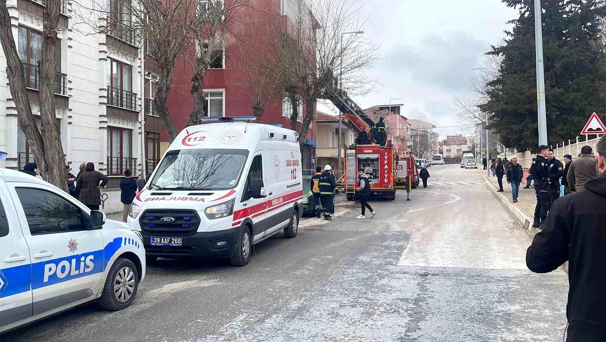 Kırklareli\'de bir apartmanın 2. katında çıkan yangın söndürüldü