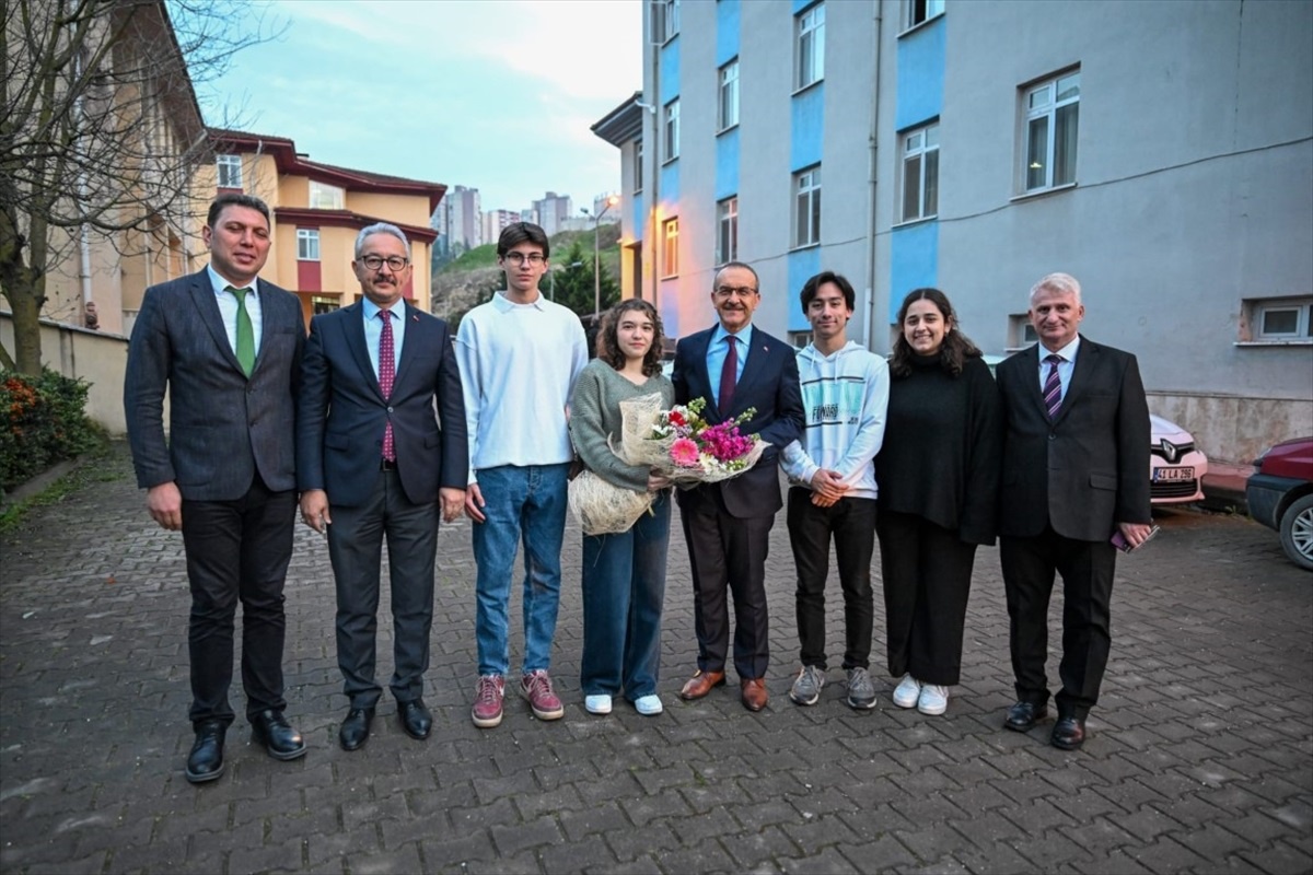 Kocaeli Valisi Seddar Yavuz, Kocaeli Fen Lisesi Yatılı Öğrencileriyle İftar Programında Buluştu