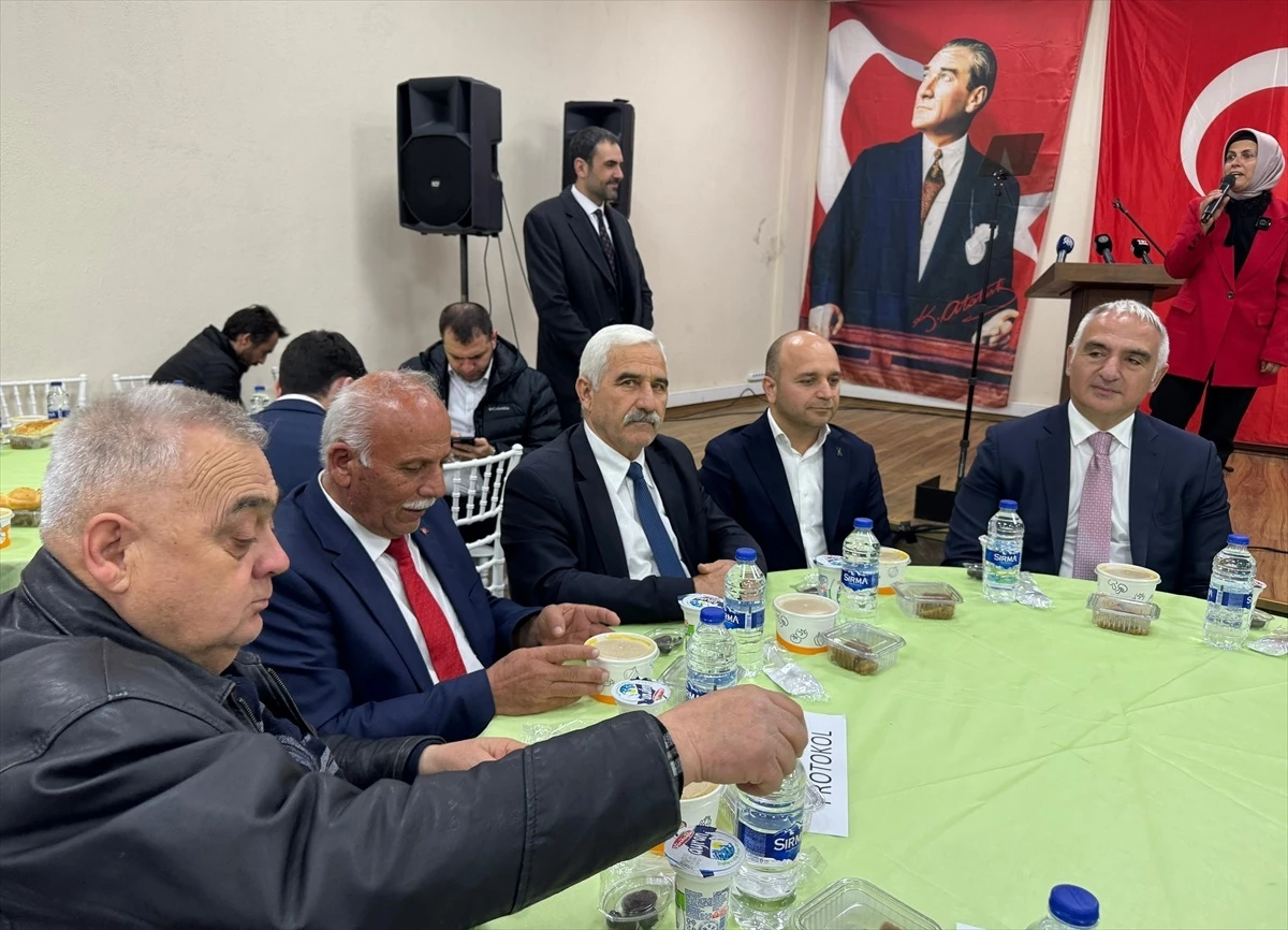 Kültür ve Turizm Bakanı Mehmet Nuri Ersoy, İbradı\'da vatandaşlarla iftar programında buluştu