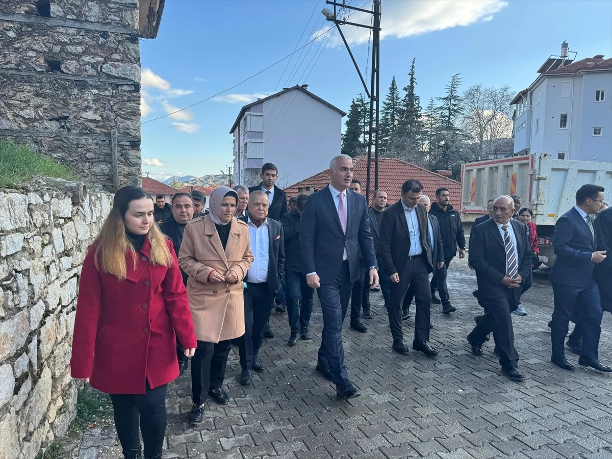 Kültür ve Turizm Bakanı Mehmet Nuri Ersoy, 100 yeni kütüphane hedefine ulaşıldığını açıkladı