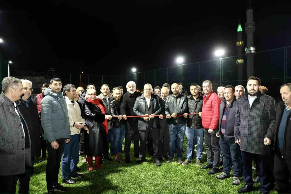 Yunusemre Belediye Başkanı Dr. Mehmet Çerçi, Maldan Mahallesi\'nde Halı Saha Açılışını Yaptı