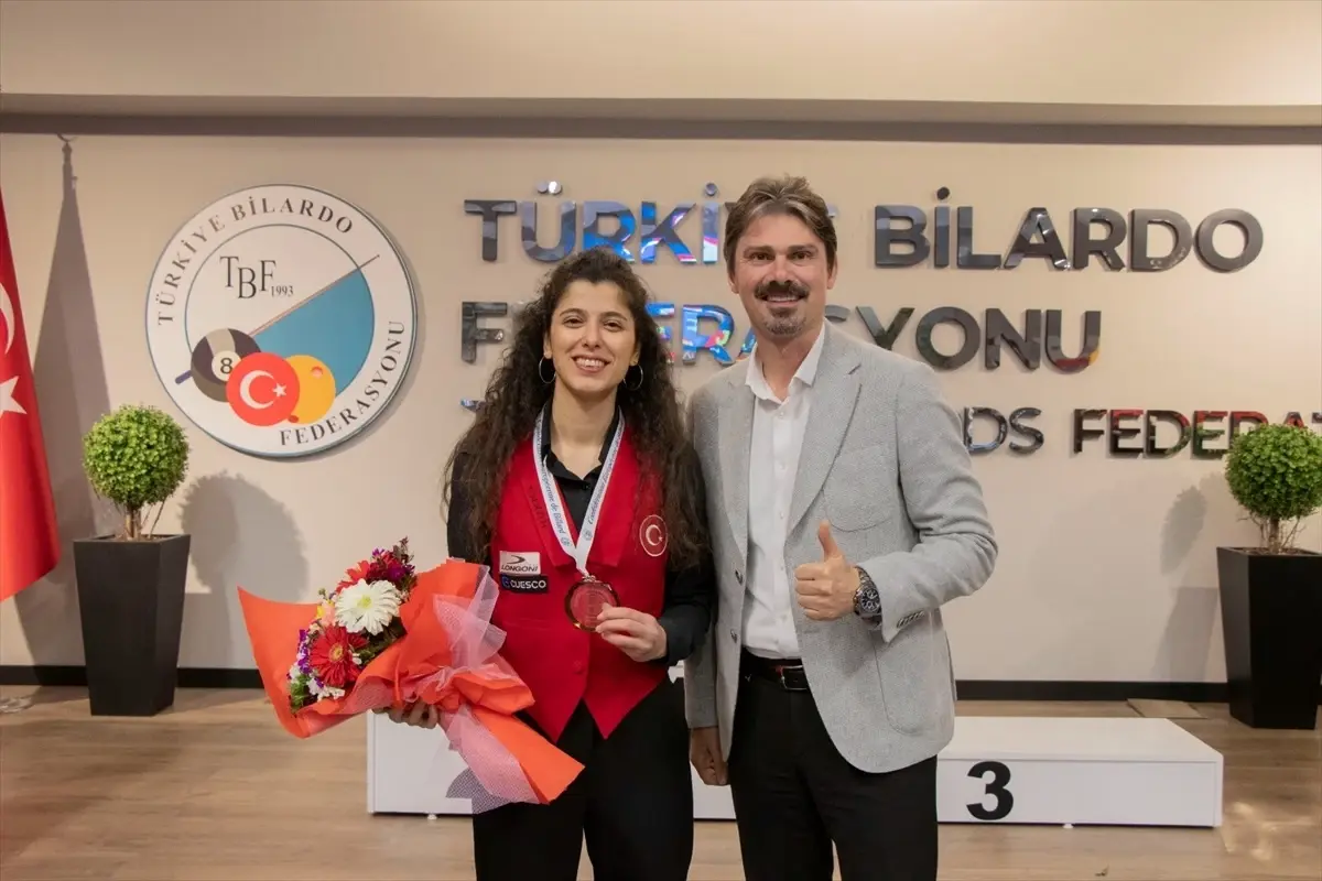 Milli sporcu Güzin Müjde Karakaşlı, Artistik Bilardo Avrupa Şampiyonası\'nda bronz madalya kazandı