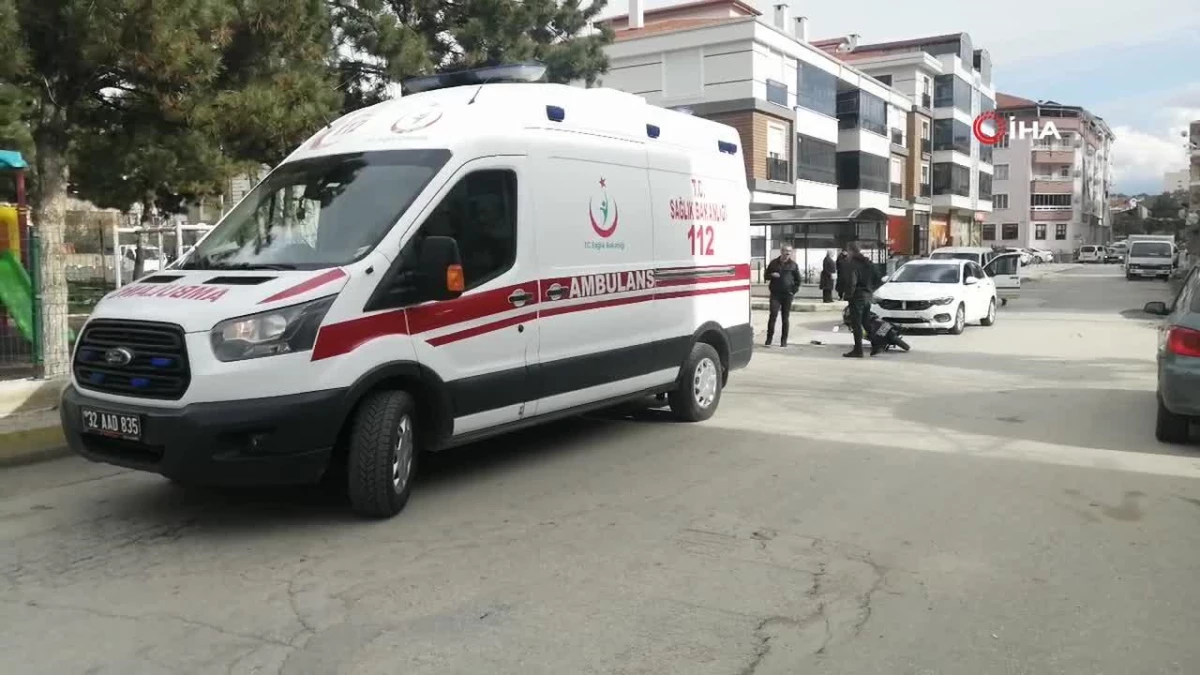 Motosiklet ile otomobil çarpıştı, ehliyetsiz çocuk sürücü yaralandı