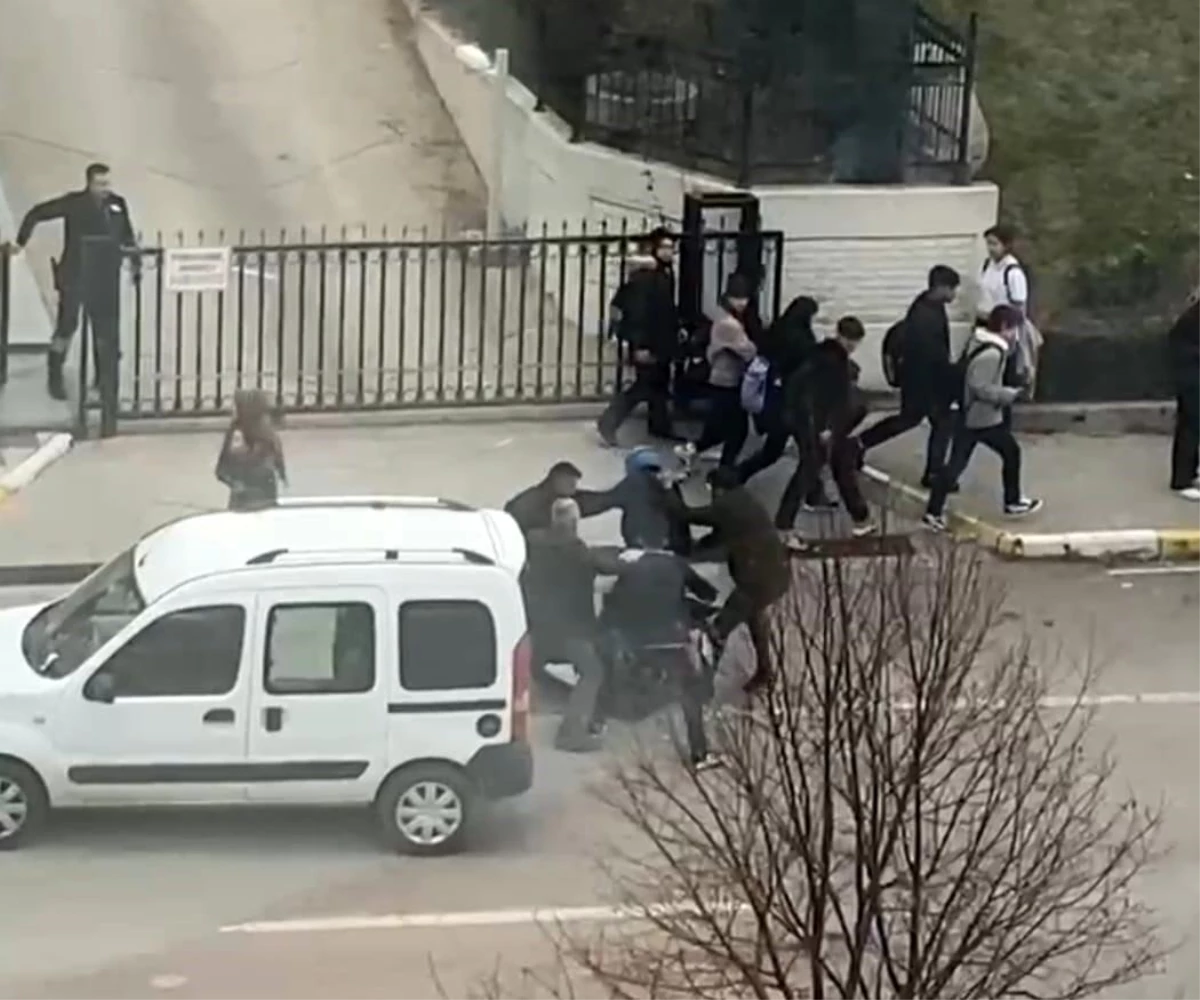 Gebze\'de motosikletliye saldırı: Sürücü adliye bahçesine sığındı