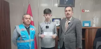 Ortaokul öğrencisi birincilik ödülünü Gazze'ye bağışladı