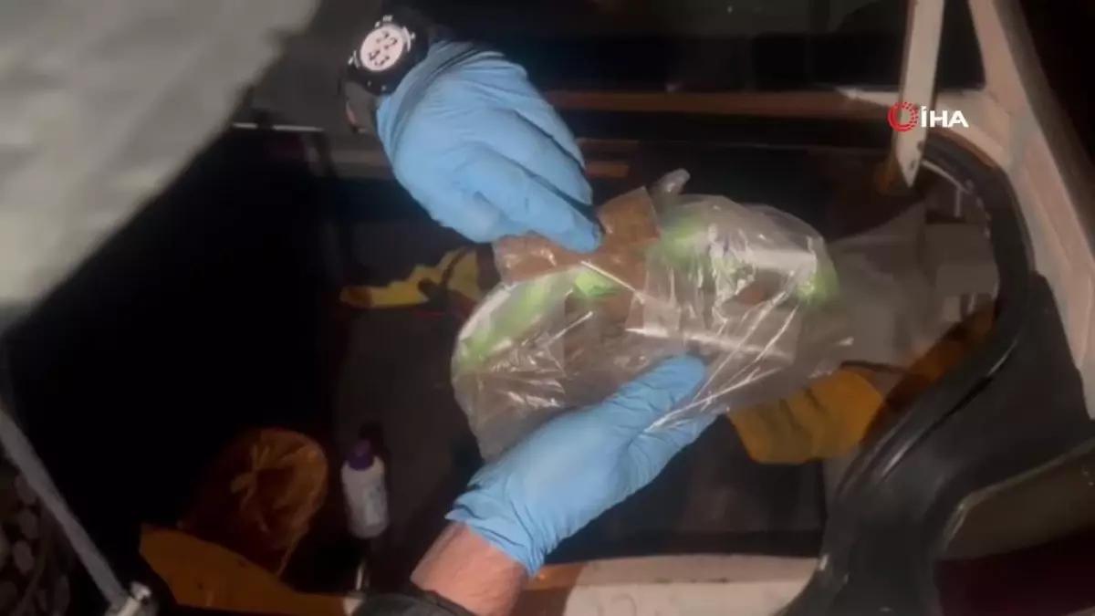 Otomobilinden uyuşturucu, silah ve çelik yelek çıkan şüpheli tutuklandı