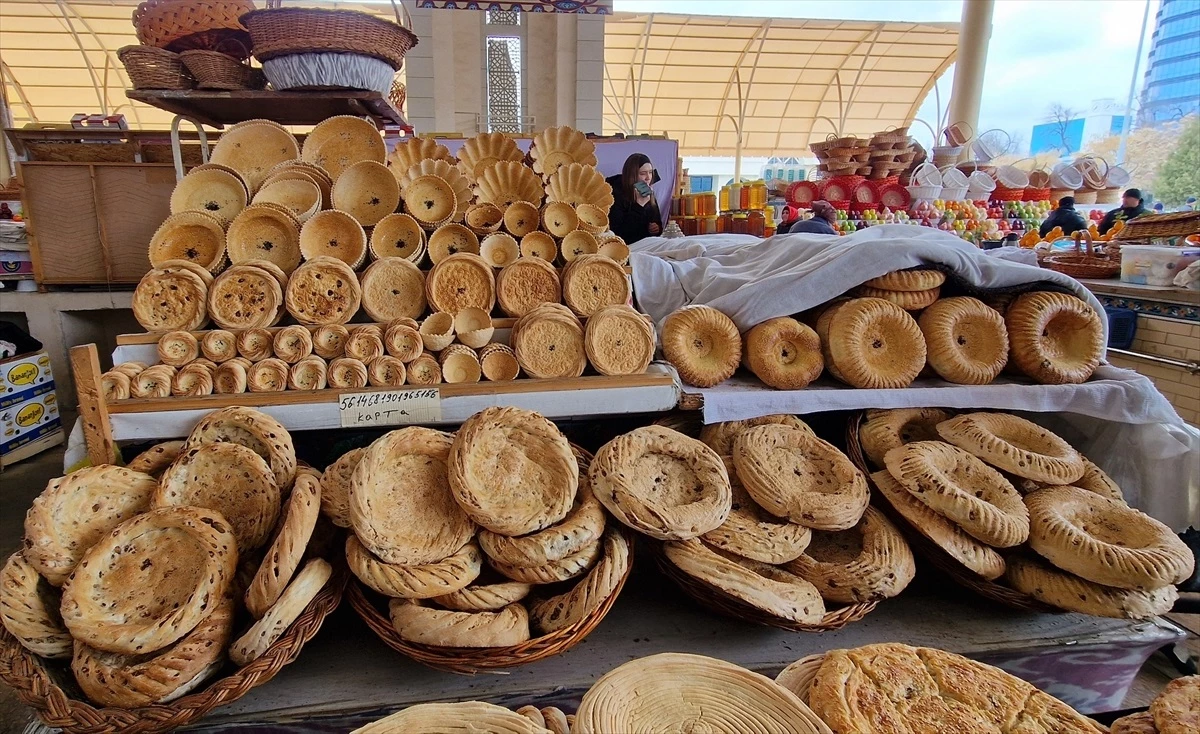 Özbekistan\'da Ramazan Ayının Vazgeçilmezi: Nişalda Tatlısı ve Patır Ekmek