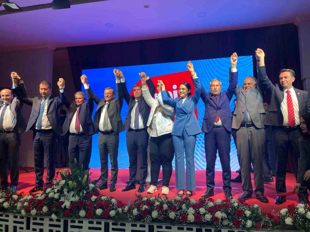 CHP Genel Başkanı Özgür Özel, Burdur\'da Proje ve Aday Tanıtım Toplantısı\'na Katıldı