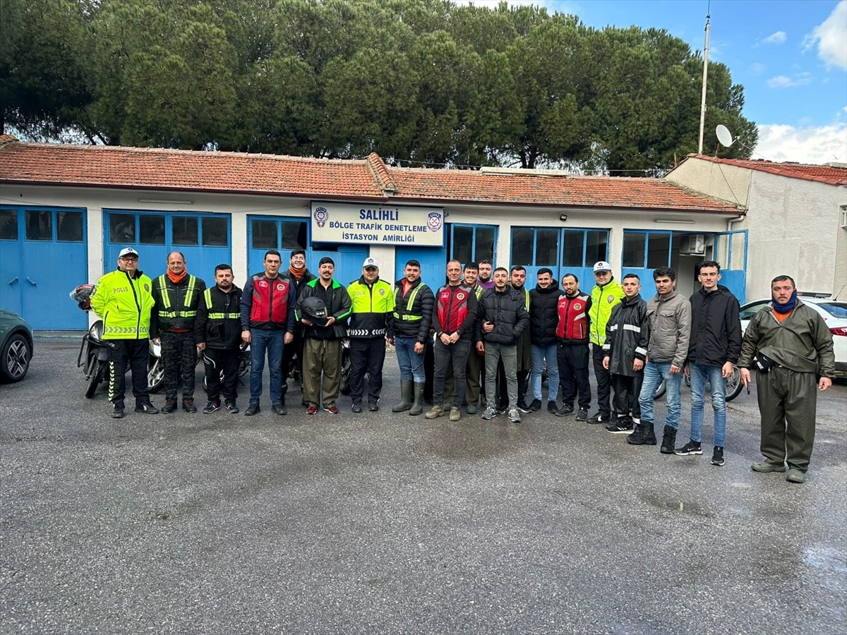 Salihli\'de motokuryelere trafik eğitimi verildi