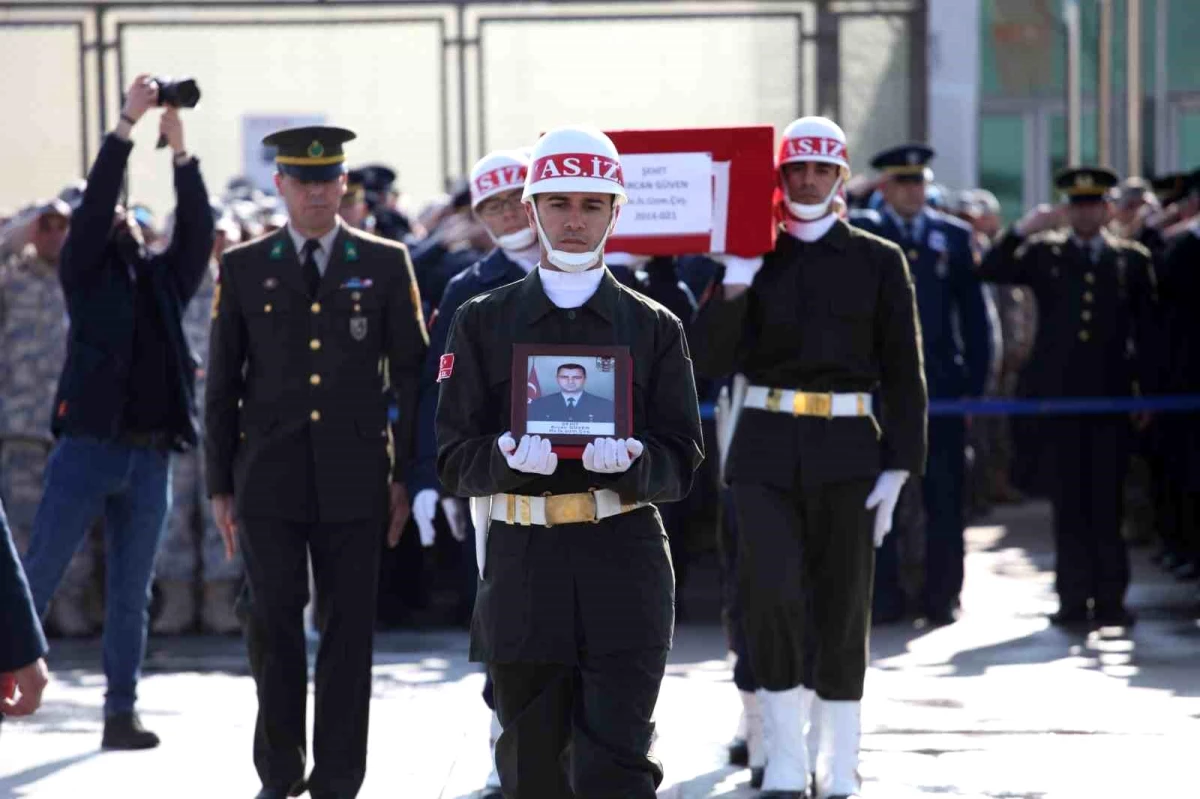 Konya\'da şehit olan Hava İstihkam Uzman Çavuş Ercan Güven\'in cenazesi Aydın\'a uğurlandı