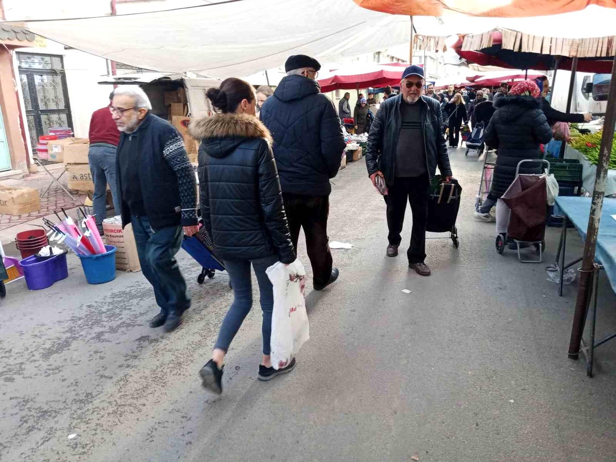 Eskişehir\'de Ramazan Ayı\'nda Semt Pazarlarında Yoğunluk