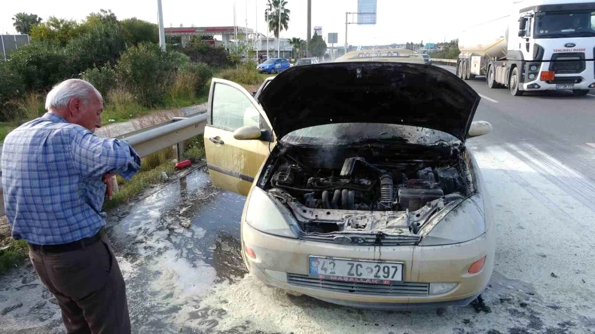 Manavgat\'ta Otomobil Yangını: Araçta Büyük Hasar Oluştu