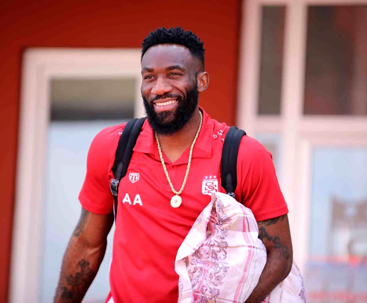 Sivasspor, Adana Demirspor maçı için Adana\'ya gitti