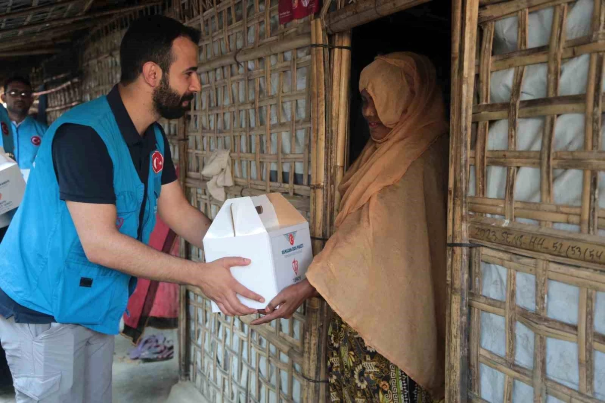 TDV, Bangladeş\'teki Arakanlı Müslümanlara 10 bin iftar paketi dağıtacak