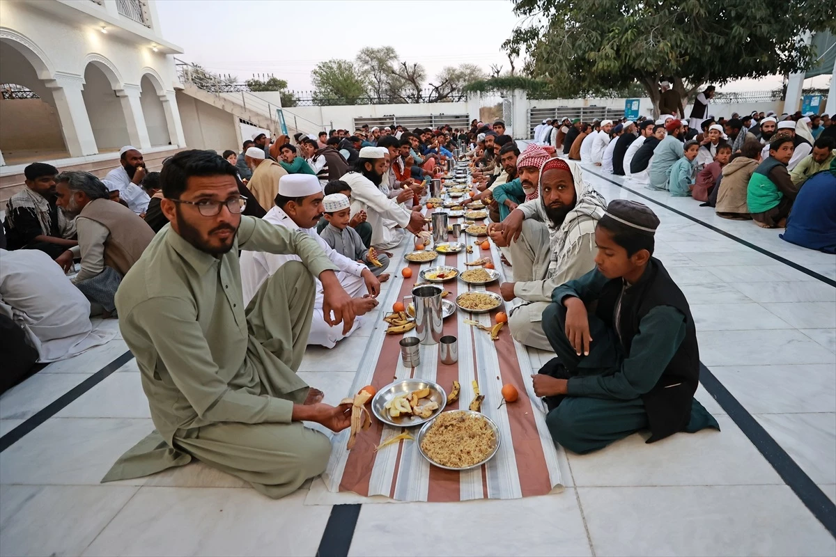 TDV, Pakistan\'ın Talagang kentinde iftar programı düzenledi