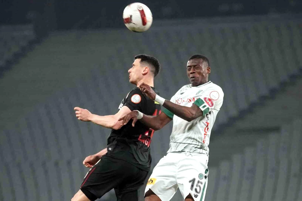Fatih Karagümrük ile Konyaspor Arasındaki Maçta İlk Yarıyı Konyaspor 1-0 Önde Tamamladı