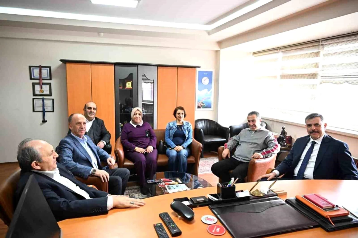 Erzurum Valisi Mustafa Çiftçi, Doğu Anadolu Gazeteciler Cemiyeti\'ne ziyarette bulundu