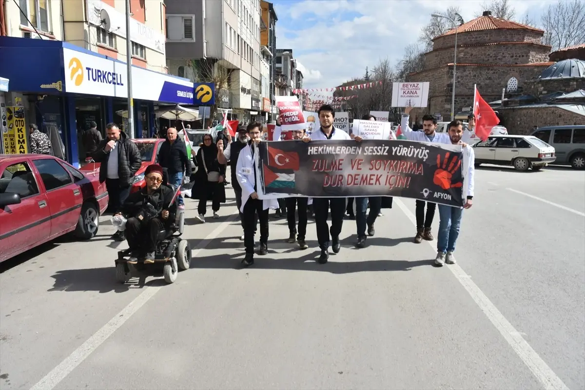 Afyonkarahisar\'da Hekim ve Tıp Fakültesi Öğrencileri İsrail\'in Gazze\'ye Yönelik Saldırılarını Protesto Etti