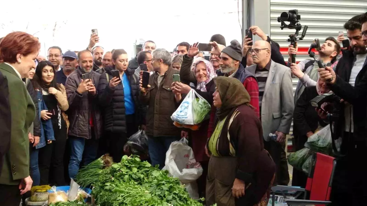 Meral Akşener Uşak\'ta esnafları ziyaret etti