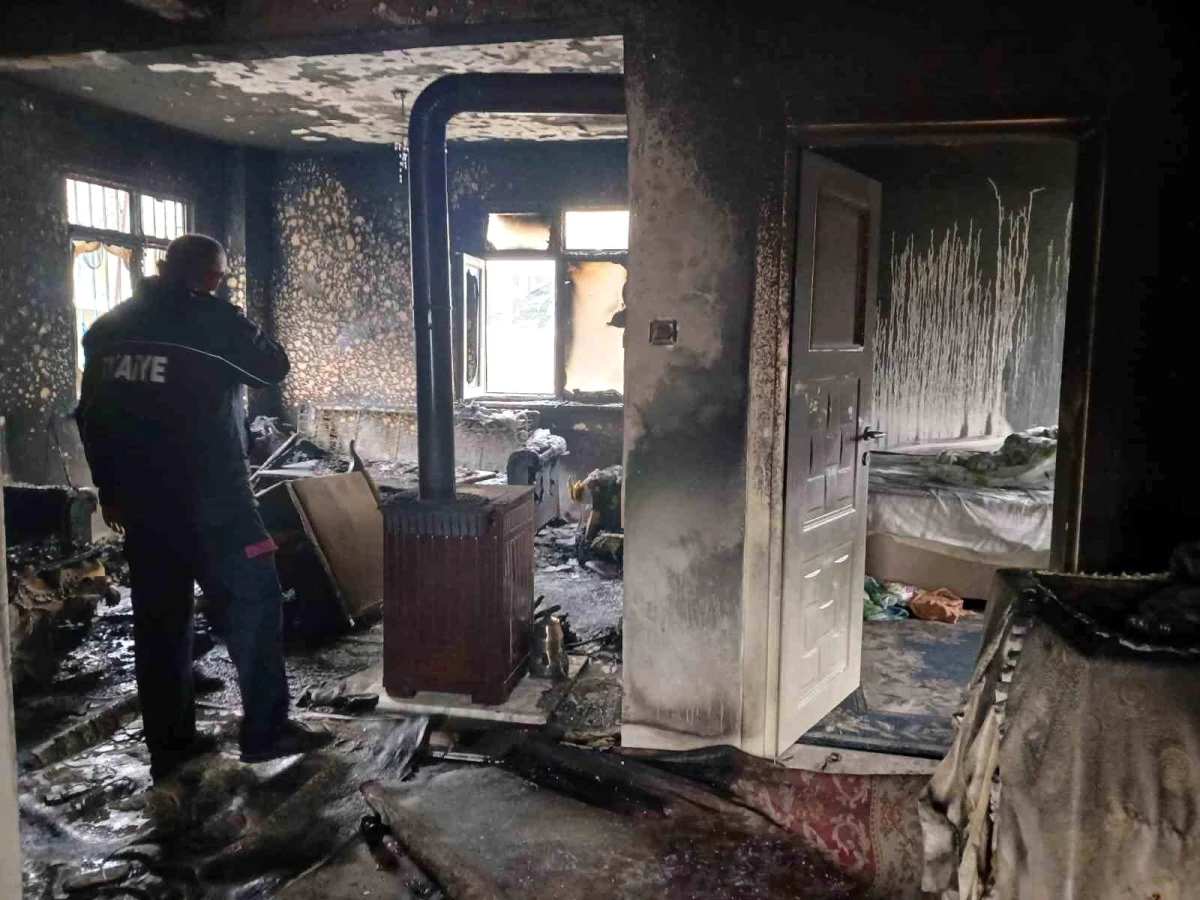 Zonguldak\'ın Alaplı ilçesinde evde çıkan yangında 2 kişi hastaneye kaldırıldı
