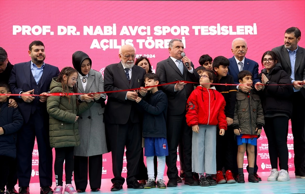 Gençlik ve Spor Bakanı Osman Aşkın Bak, Prof. Dr. Nabi Avcı Spor Tesisi\'nin açılışını yaptı