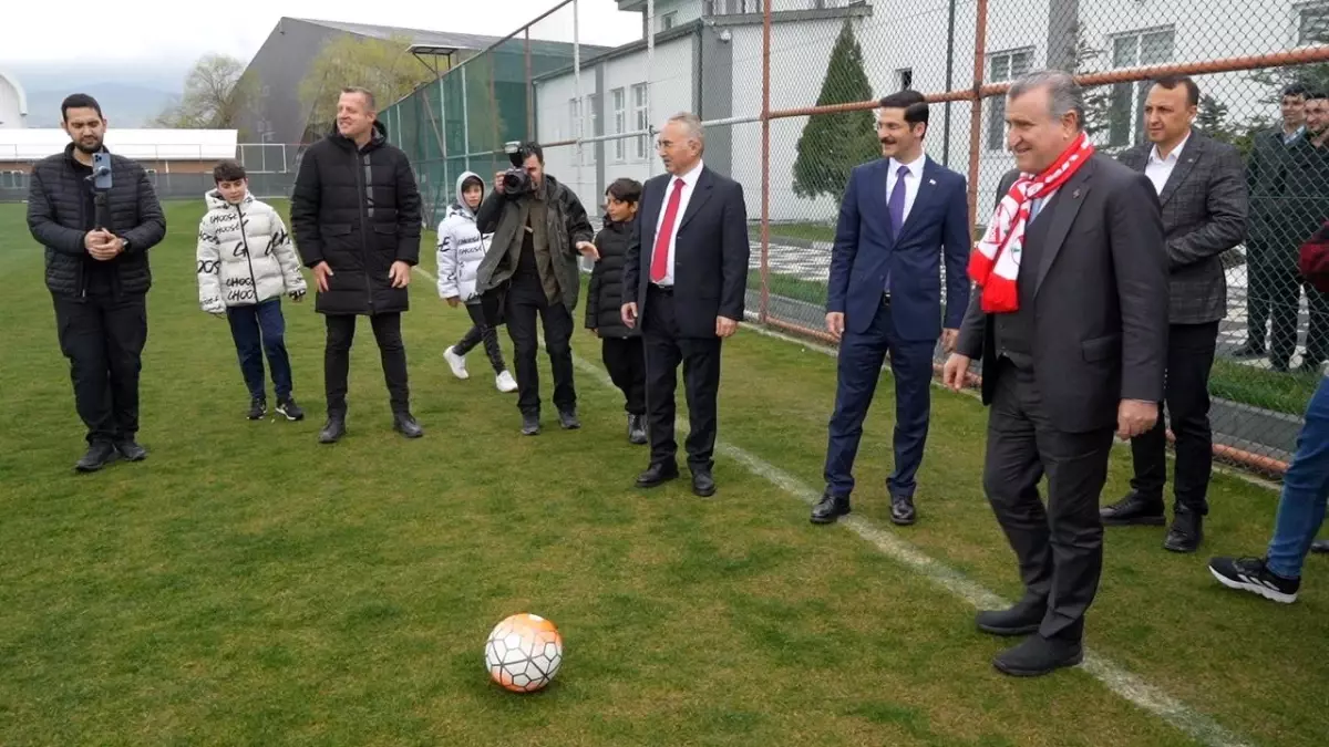 Bakan Aşkın Bak, Bolu\'ya yeni stadyum müjdesi verdi