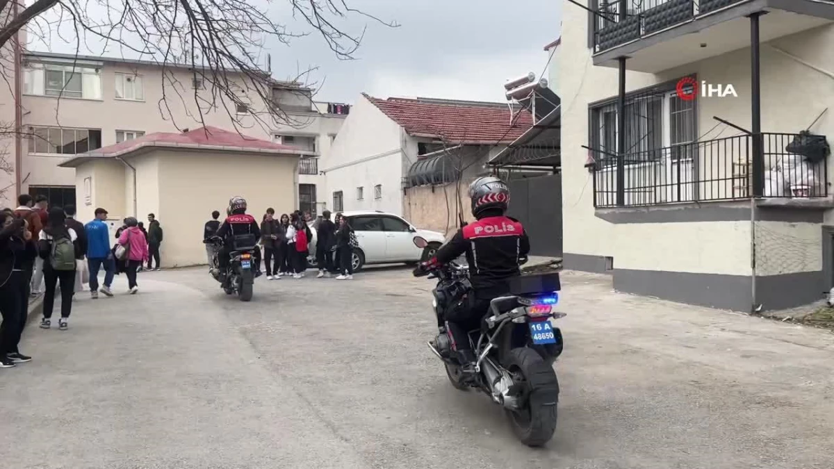 Bursa\'da Polisin Okul Önleri ve Çevresinde Uygulamaları Devam Ediyor