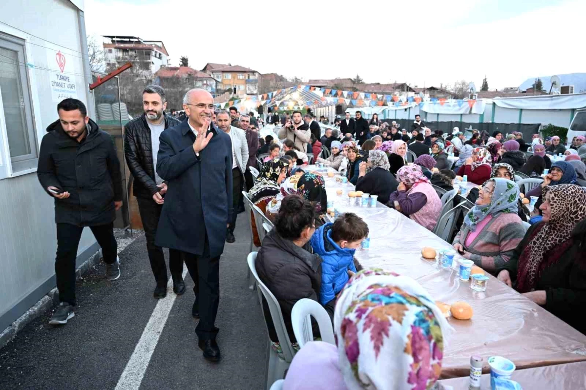 AK Parti Malatya Büyükşehir Belediye Başkan Adayı Sami Er Depremzedeler ile İftar Açtı