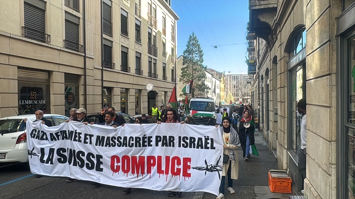 İsviçre\'de binlerce kişi Filistin\'e destek için yürüdü