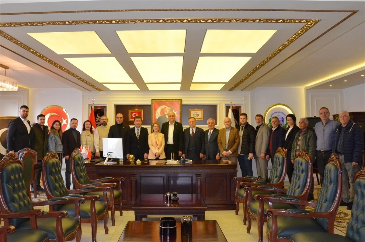 CHP Genel Başkan Yardımcısı Gökan Zeybek, Bilecik\'te ziyaretlerde bulundu