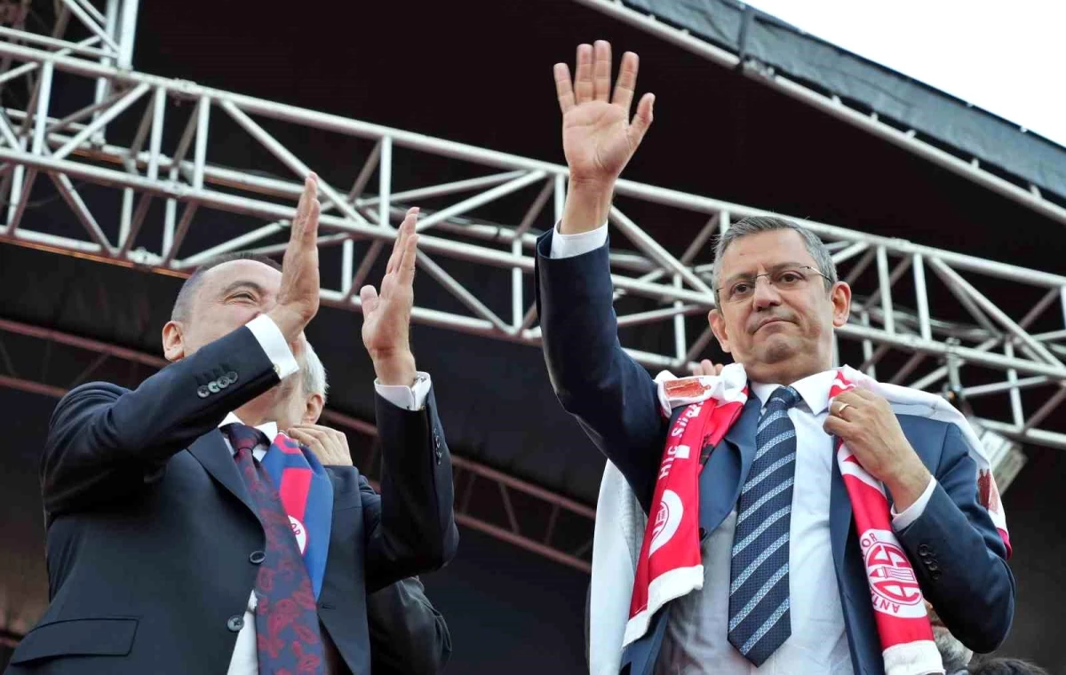 CHP Genel Başkanı Özgür Özel: Antalya Büyükşehir Belediyesi\'ni bir kez daha zaferle tanıştıracağız