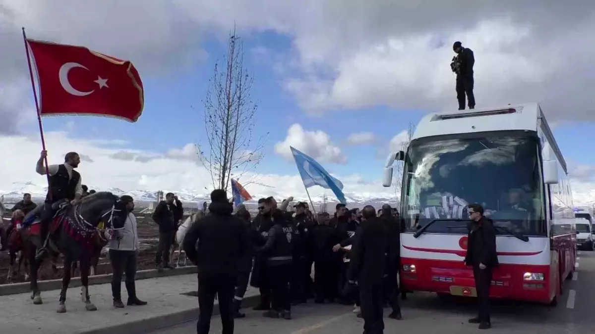 Erdoğan, Erzurum mitinginde yoğun ilgiyle karşılandı