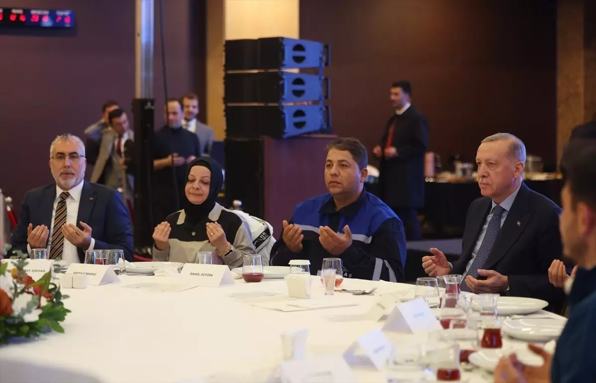 Cumhurbaşkanı Erdoğan, İftar Programında Filistin ve Diğer Mazlum Coğrafyalara Yardım Çağrısı Yaptı