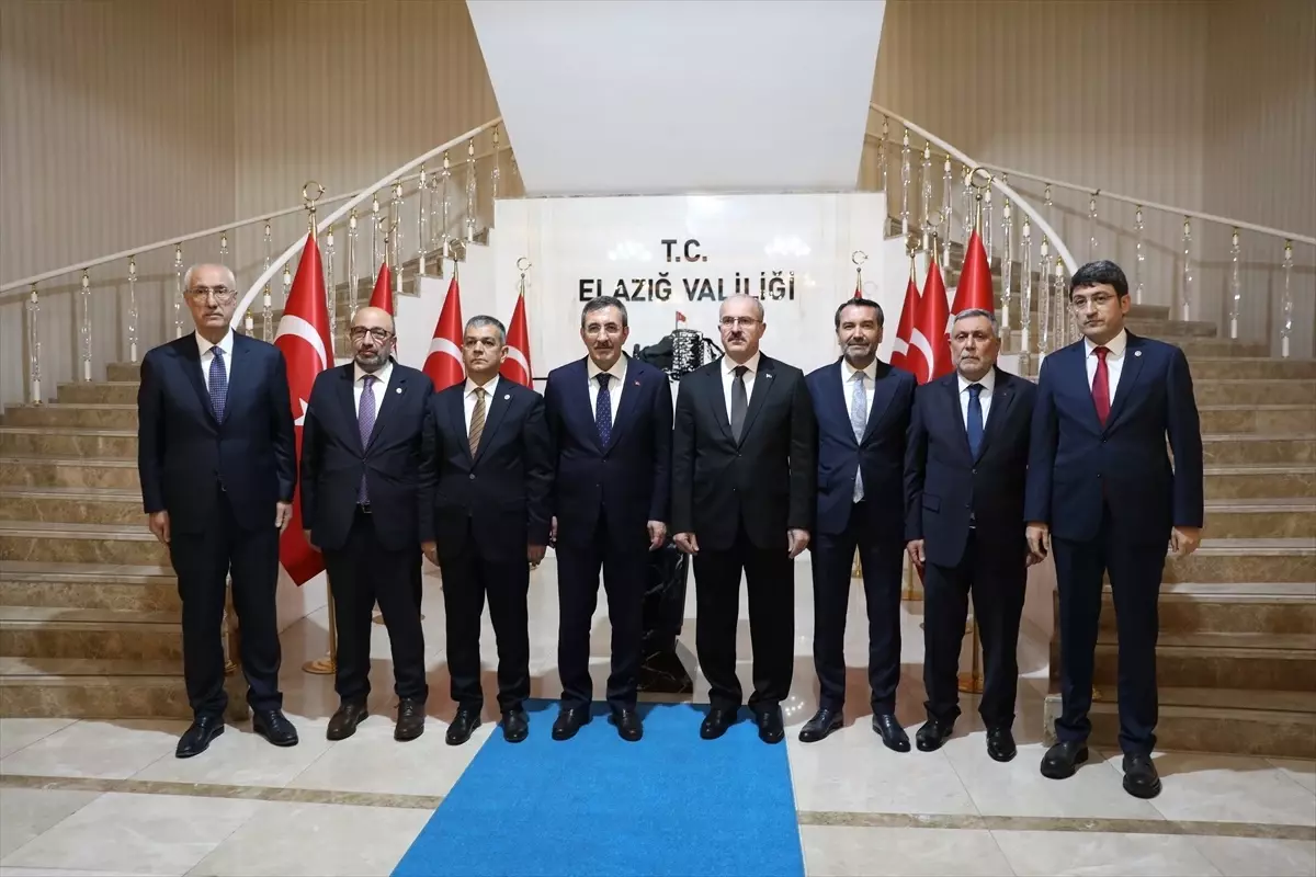Cumhurbaşkanı Yardımcısı Cevdet Yılmaz Elazığ Valiliğine Ziyarette Bulundu