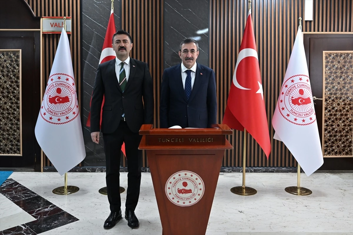 Cumhurbaşkanı Yardımcısı Tunceli Valisi\'ni ziyaret etti