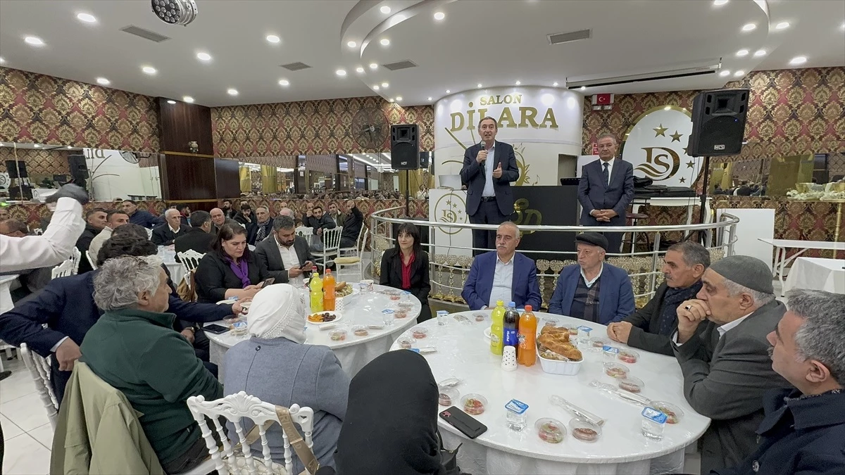 DEM Parti Eş Genel Başkanı Tuncer Bakırhan, Kocaeli\'de halk buluşmalarına katıldı