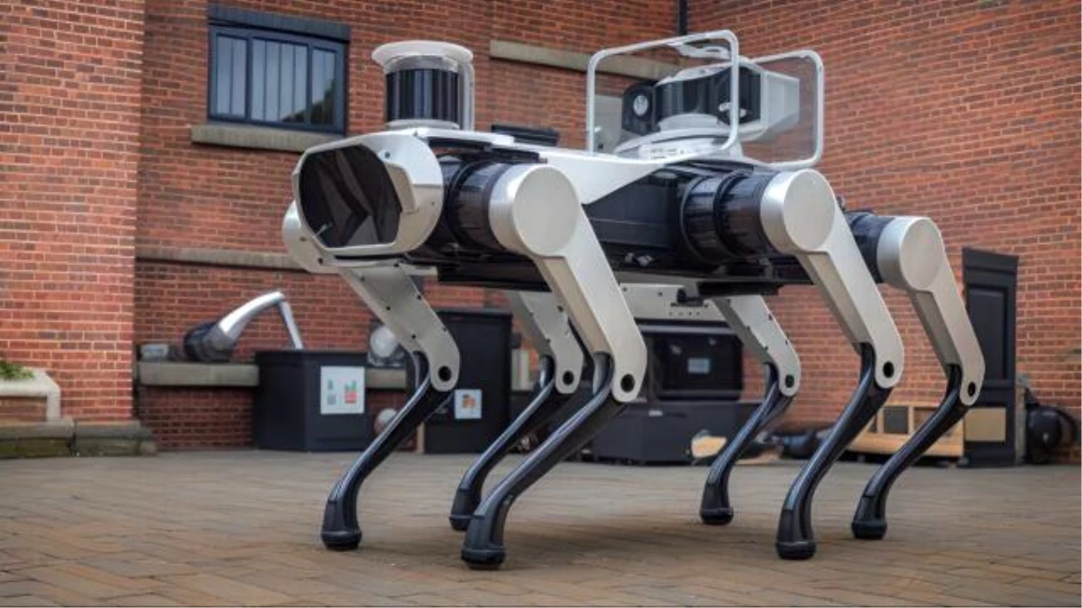 Lenovo Daystar Bot GS: Yenilikçi altı bacaklı bekçi robot köpek