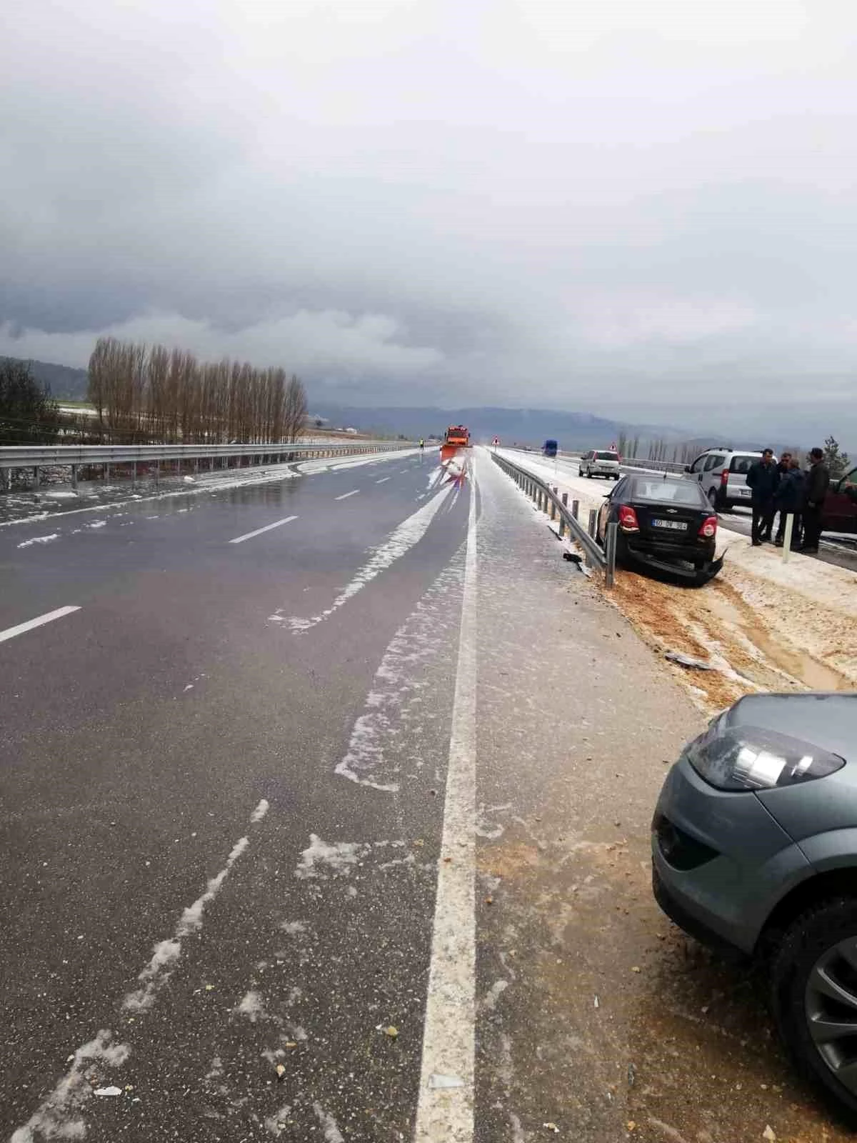 Çorum\'da dolu yağışı nedeniyle meydana gelen trafik kazasında 1 kişi hayatını kaybetti
